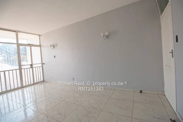 Mint Condition Flat Conveniently Located.