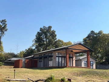 4 Bedroom Flat & Apartment