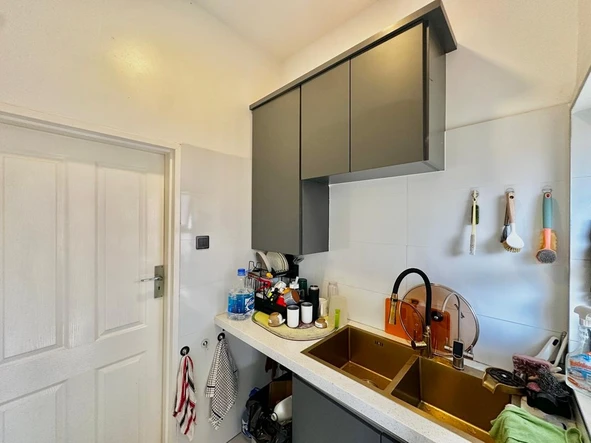 4 Bedroom Flat & Apartment