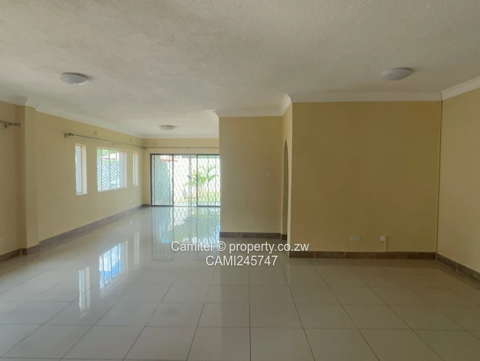 Spacious 3-Bed Garden Flat | Modern Kitchen & Borehole — Harare North