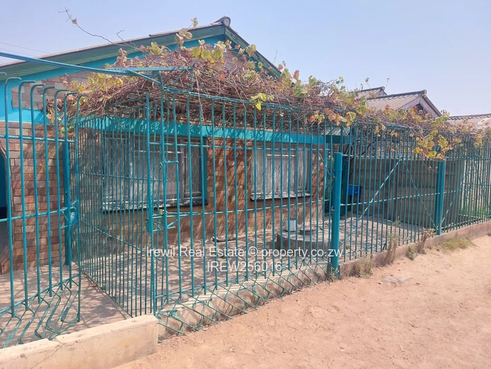 Chitungwiza Unit A Extention 5 Bed on Sale