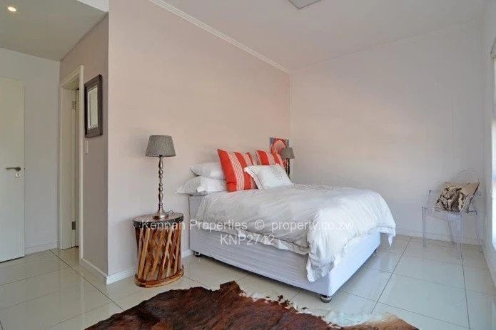 Luxurious upmarket hotel living apartment in Sandton, Johannesburg (Sole Mandate)