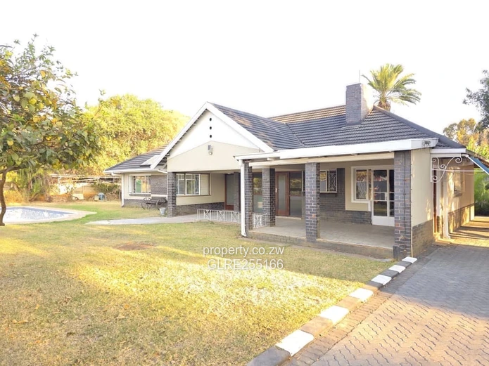 Emerald Hill: 3-Bed Walled Home with Verandah & Pool