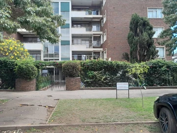 2 Bedroom Flat & Apartment