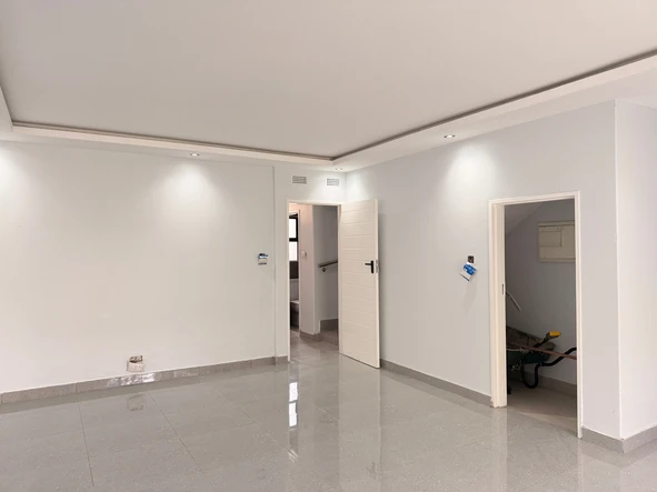 2 Bedroom Flat & Apartment