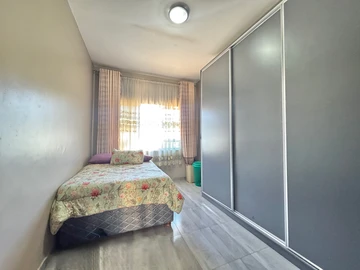 6 Bedroom House