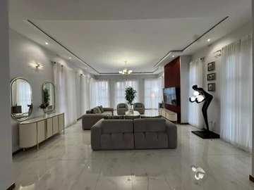 5 Bedroom House