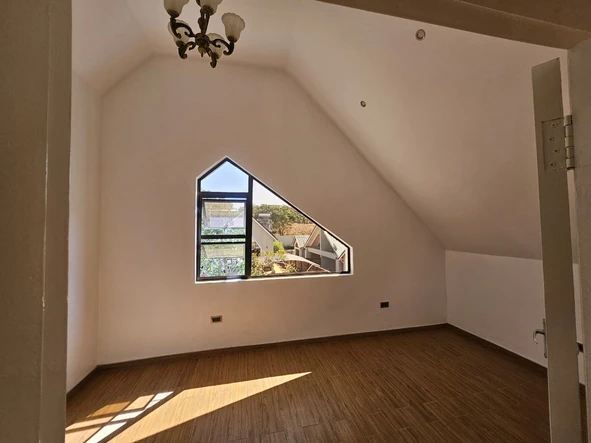 3 Bedroom Flat & Apartment