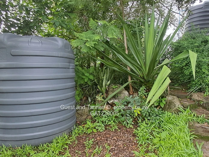 Luxury Glen Lorne House for Sale – 5 Bedrooms, Spa, Solar, Borehole & 7,000 sqm Stand