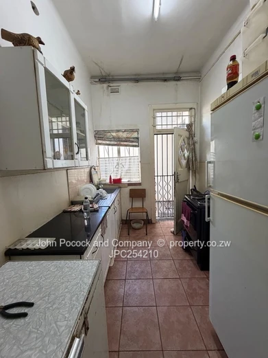 1-Bed Garden Flat In Suburbs