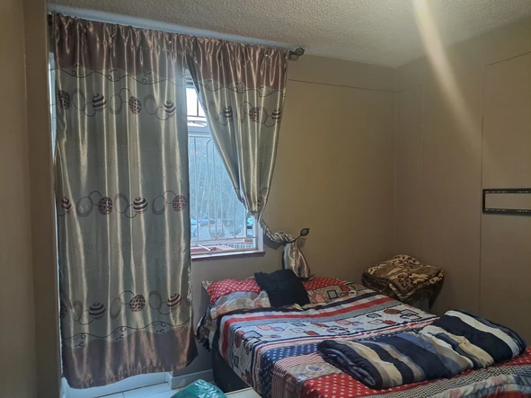 2 Bedroom Flat & Apartment