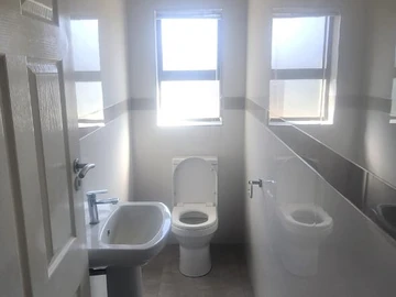 4 Bedroom Flat & Apartment