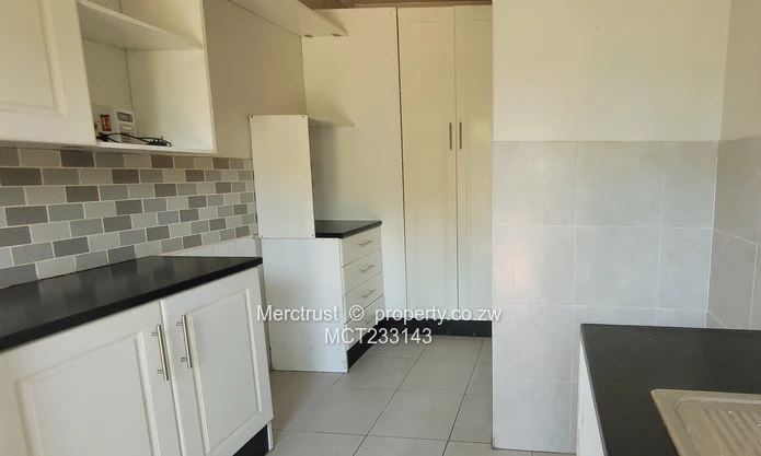 Neat simplex garden flat (Sole Mandate)