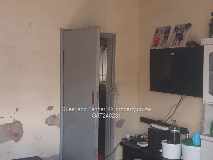 Glen View 4 House for Sale - Solid 7 Roomed Home with Title Deeds