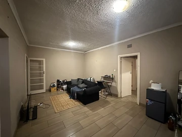 2 Bedroom Flat & Apartment