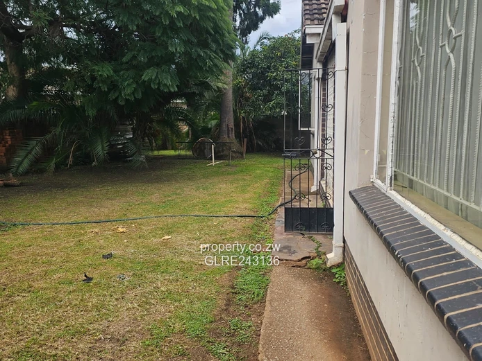 Mabelreign 3-Bed House — Garden, Garage & Staff