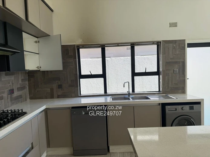 Stone-clad 4-Bed Mount Pleasant Apt - Pool & Borehole