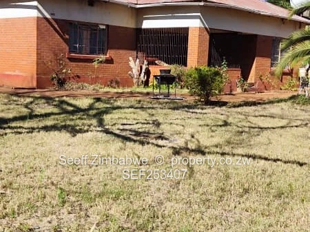 Charming 3-Bedroom Family Home with Private Guest Cottage