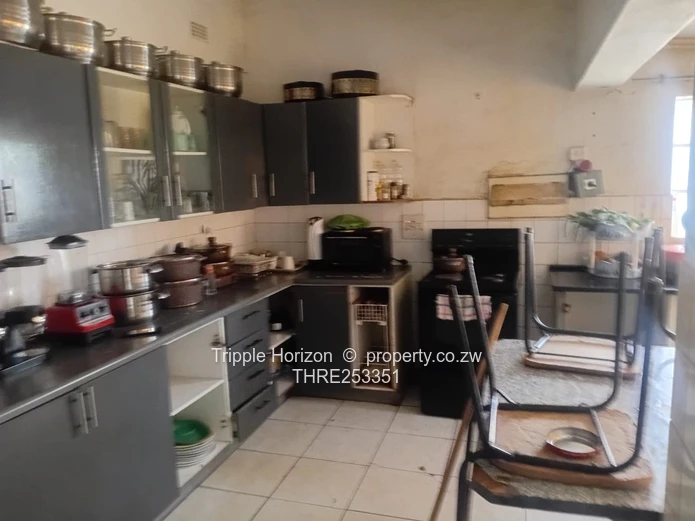 Ballantyne Park: 5-Bed Family Home with Pool & Borehole