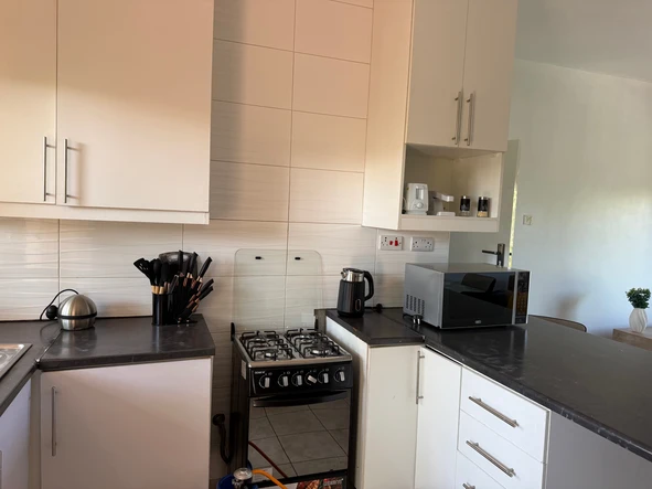 2 Bedroom Flat & Apartment