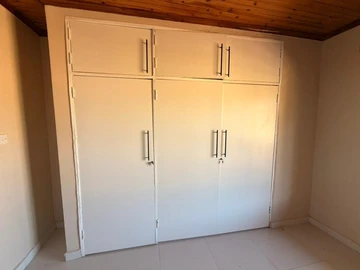3 Bedroom Flat & Apartment