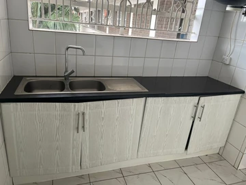 2 Bedroom Flat & Apartment