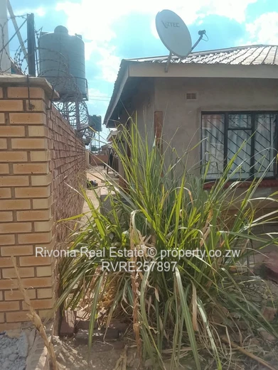 4-Bed House in Fidelity, Harare South — Borehole