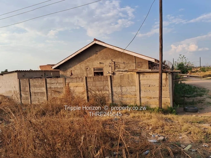 6-Bed Home in Granary Park - Walled, Verandah & Carport