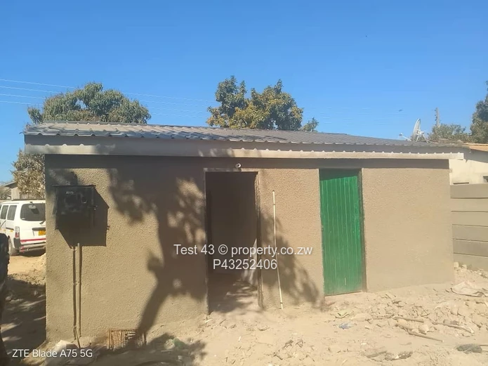 Neat 2-Bed House with Yard in St. Marys, Chitungwiza