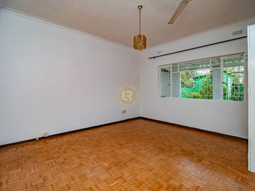 2 Bedroom Flat & Apartment