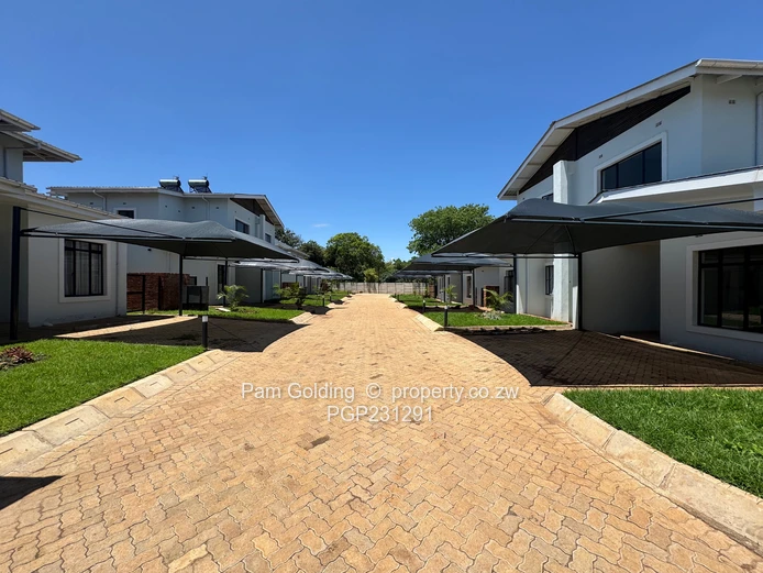 3 Bedroom Upmarket Townhouses - Marlborough