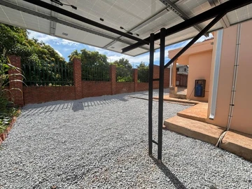 Gletwin spacious 3 bed stand alone to rent