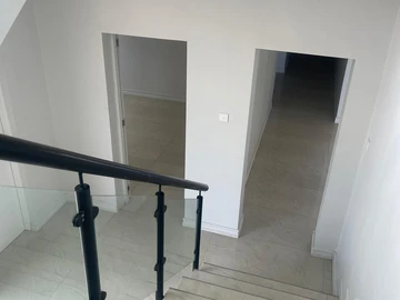 4 Bedroom Flat & Apartment