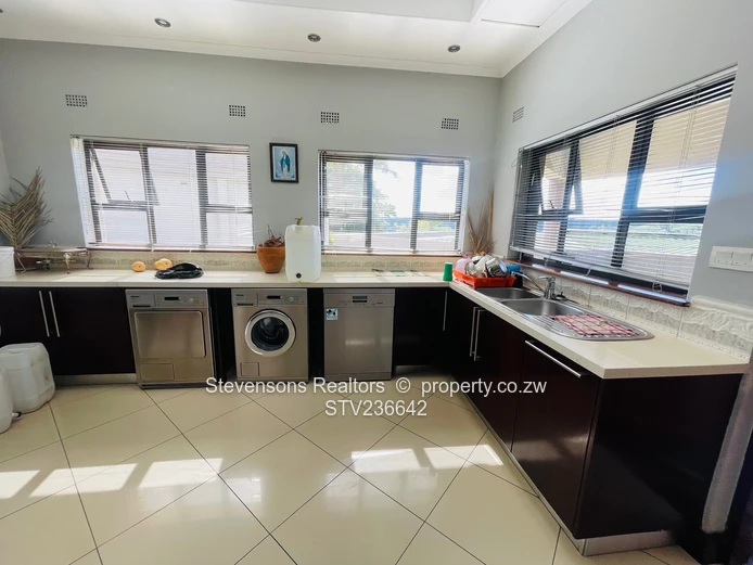 Palatial Establishment With Panoramic Views! (Sole Mandate)