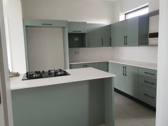 2 Bedroom Flat & Apartment