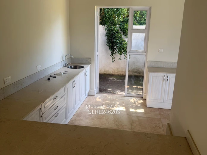 Helensvale 3-Bed Home, Light Hallway, 1.81ha & Borehole