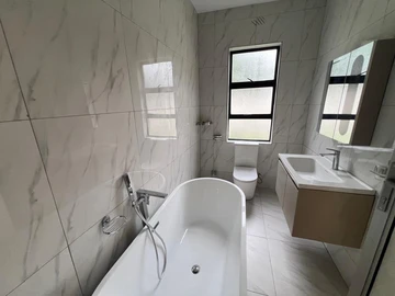 3 Bedroom Flat & Apartment