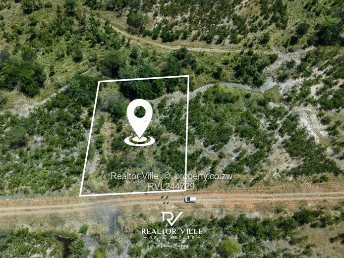 10,200 m² Plot for sale in Kadoma