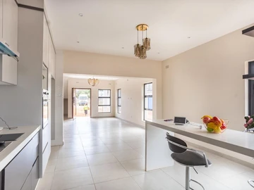 4 Bedroom Flat & Apartment