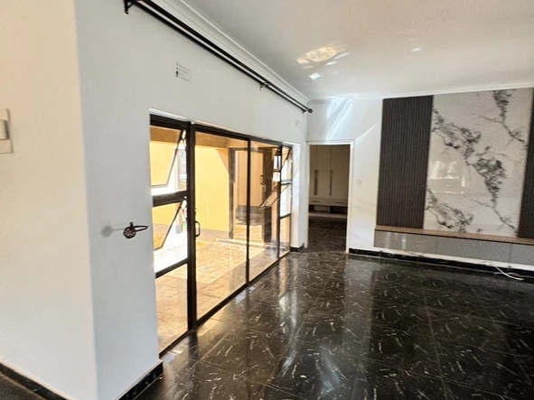 3 Bedroom Flat & Apartment