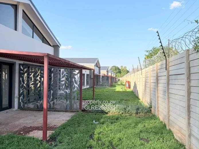 Modern 2 Bed Apartment with Borehole in Marlborough