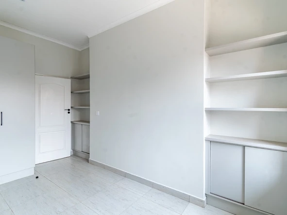 2 Bedroom Flat & Apartment