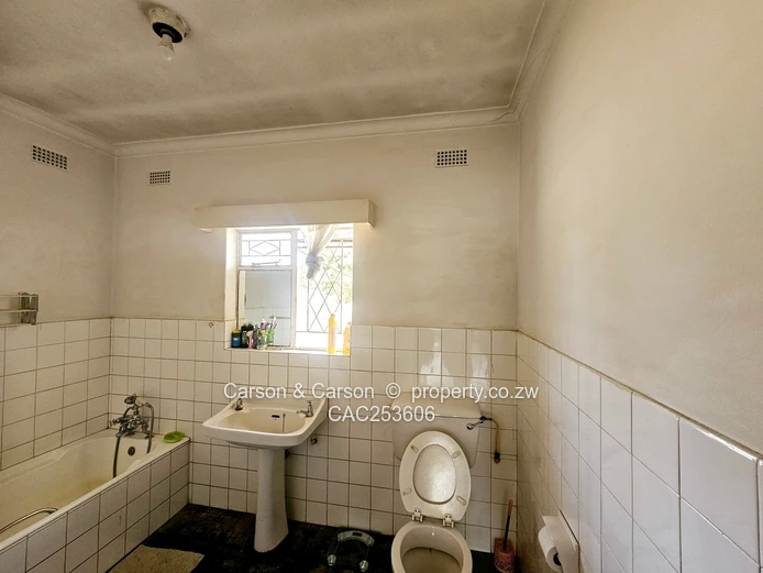 4 bedroomed house for sale in Queensdale