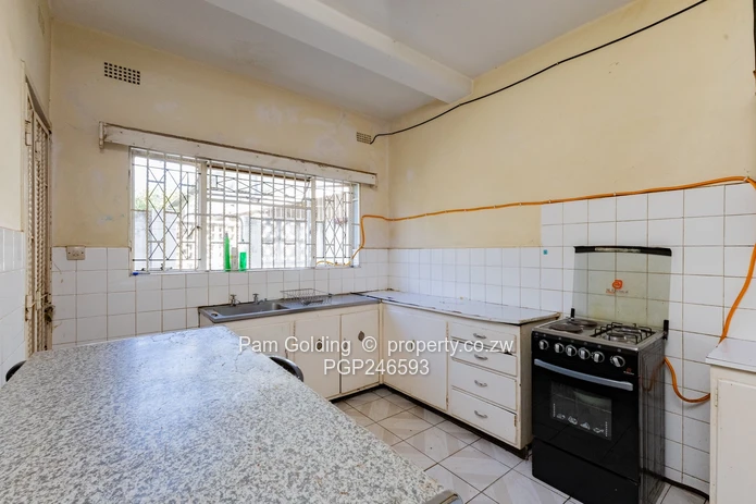 Well Located 2 Bedroom Garden Flat
