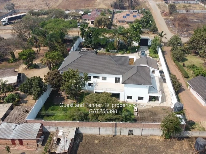 EMERALD HILL | SUBSTANTIAL 5-BEDROOM RESIDENCE ON 2000m²
