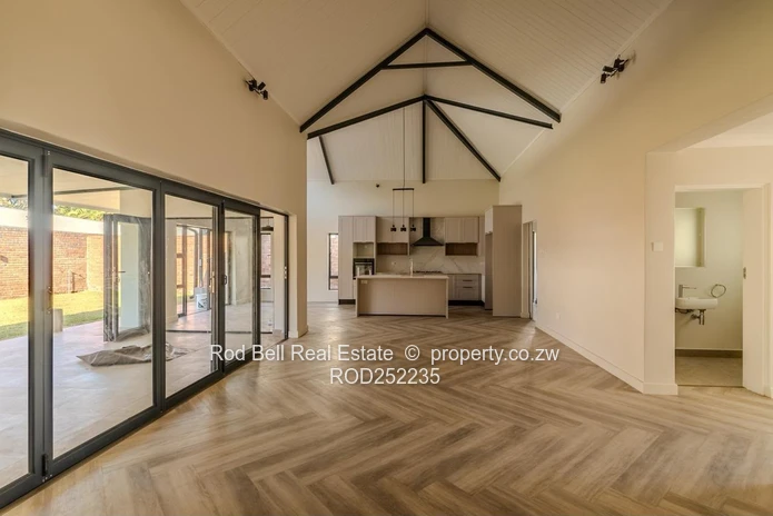 Upmarket brand new 3-bedroom townhouse