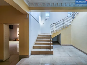 6 Bedroom House
