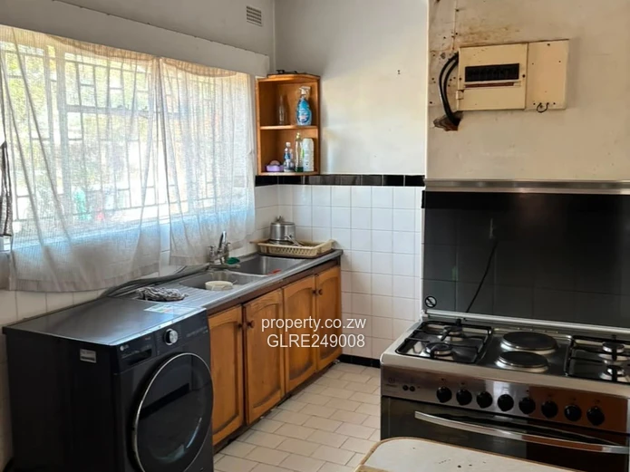 Sunny 3-Bed Avondale Flat with Garden & Borehole