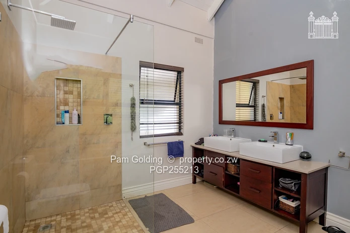 Timeless Elegance on the Hill - Price Drive Brooke Estate 