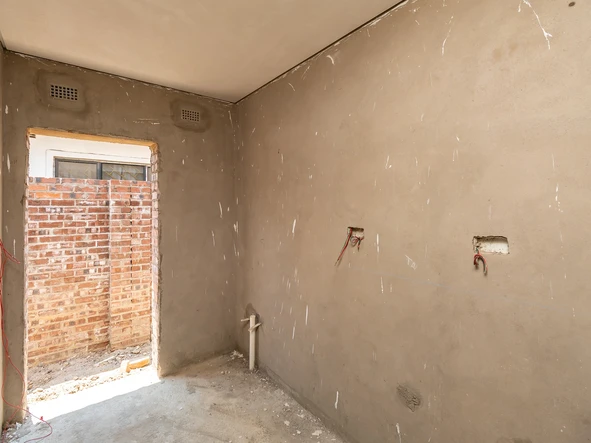 4 Bedroom Flat & Apartment